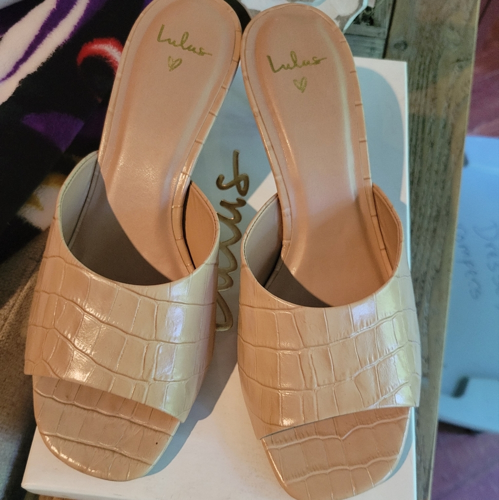 Lulus tan croc heals